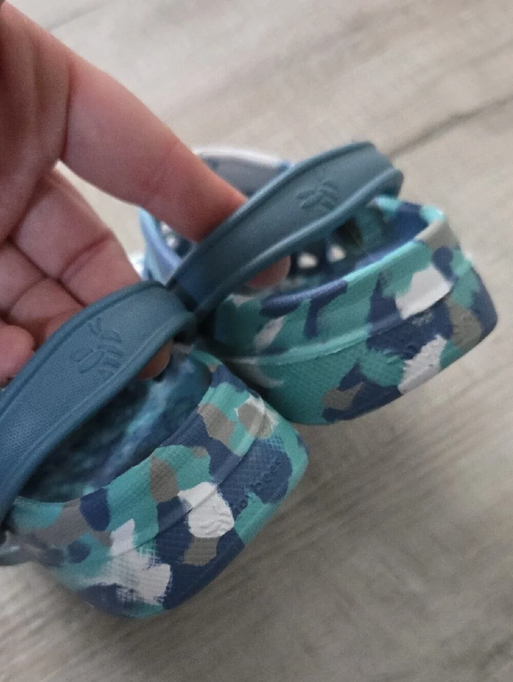 Joybees Kids Blue & Teal Water-Pattern Clog Sandals Size 8/9